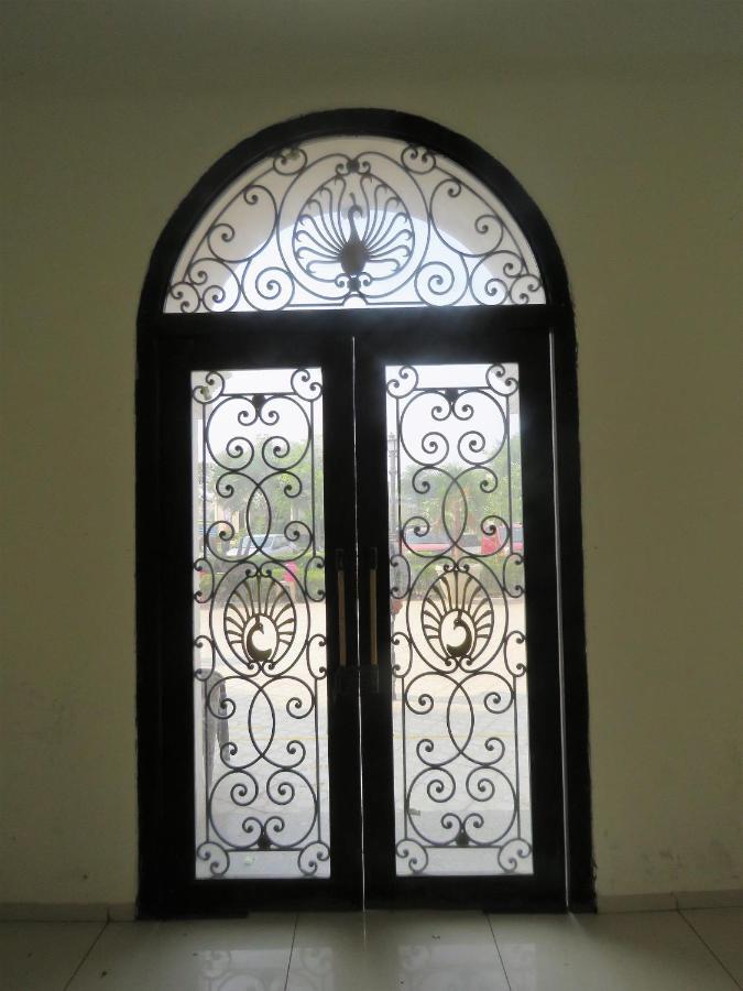 Vrindavan Inn מראה חיצוני תמונה